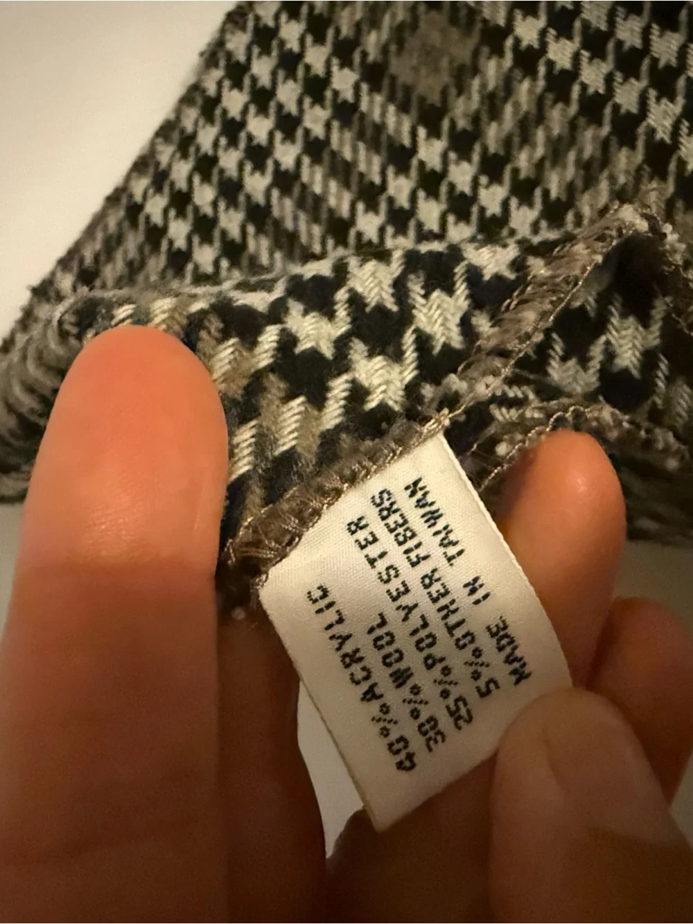 Classic Houndstooth Fringe Scarf - Black & White